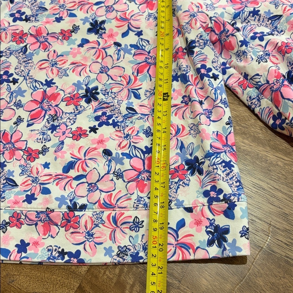 Lilly Pulitzer 3/4 Sleeve Sweatshirt size XS. Floral.  Crew neck. Puff sleeves. - Picture 7 of 10